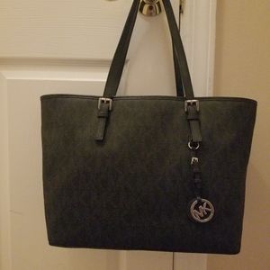 Michael Kors Jet Set Tote